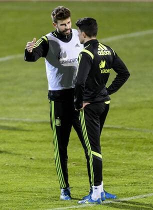Spanish national team Nationalteam training session. In this picture, Gerard Pique and Marc Bartra. xDIEGOxGxSOUTOx 