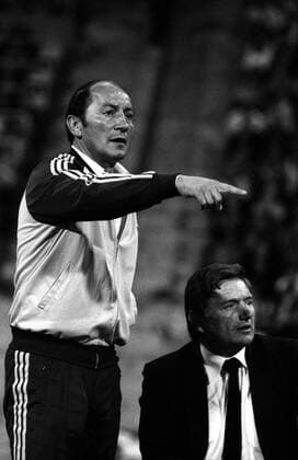 FC Bayern München - FC Schalke 04: Trainer Fahrudin Jusufi (li., Schalke)
