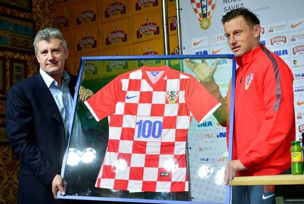 Ivica Olic received a jersey with the number 100 for one hundred performances in the Croatian national team Nationalteam 25.03.2015., Croatia, Zagreb - Ivica Olic and Davor Suker held a press conference PK Pressekonferenz before football match with Norway. Ivica Olic received a jersey with the number 100 for one hundred performances in the Croatian national team.  MarkoxPrpic PIXSELL
