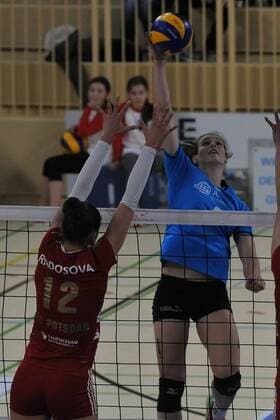 25.03.2015, xtkx, Volleyball 1.Bundesliga Damen, VC Wiesbaden - SC Potsdam, v.l. Karine Muijlwijk (VC Wiesbaden), Nikola Radosova (SC Potsdam),