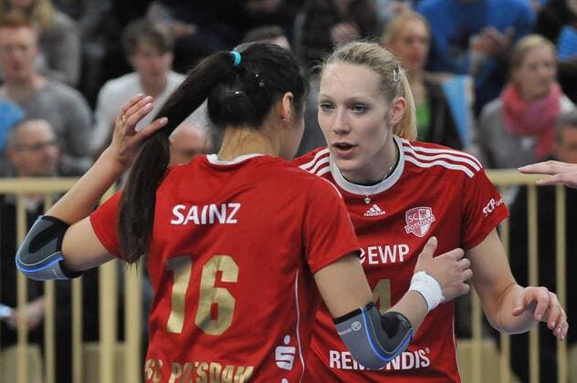 25.03.2015, xtkx, Volleyball 1.Bundesliga Damen, VC Wiesbaden - SC Potsdam, v.l. Lizbeth Seomara Sainz Leal (SC Potsdam), Michalea Kvapilova (SC Potsdam),