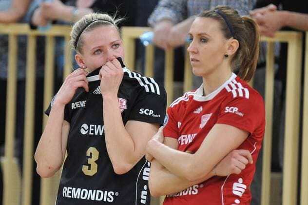 25.03.2015, xtkx, Volleyball 1.Bundesliga Damen, VC Wiesbaden - SC Potsdam, v.l. Lisa Ruehl (SC Potsdam), enttaeuscht, enttaeucht schauend, dissapinted,