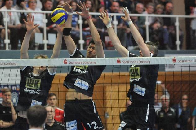 GER, VBL, Play Off, Viertelfinale, Spiel 1, SVG Lueneburg vs TV Ingersoll Buehl 25.03.2015, Gellersenhalle, Reppenstedt, GER, VBL, Play Off, Viertelfinale, 3.Spiel, SVG Lueneburg vs TV Ingersoll Buehl, im Bild Richard Mauler (Bruehl 03) und Lubos Kostolani (Bruehl 18) blocken den Ball nordphotoxWitke