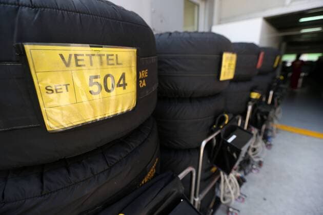 Motorsports: FIA Formula One World Championship WM Weltmeisterschaft 2015, Grand Prix of Malaysia, Pirelli, tire, tires, tyre, tyres, wheel, wheels, Reifen, Rad, feature xHOCHxZWEIx