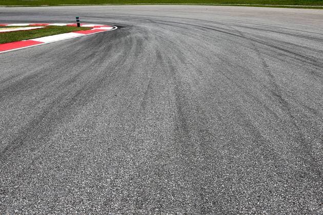 Motorsports: FIA Formula One World Championship WM Weltmeisterschaft 2015, Grand Prix of Malaysia, Bremsspur, Bremsspuren, Strecke, Gummi, Spur, Reifenspuren, Reifenspur, Streifen, Asphalt, Abrieb, Gummi, marks xHOCHxZWEIx