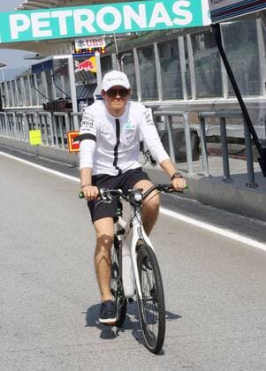Nico Rosberg; Mercedes Grand Prix, Trauerflor for Germanwings, formula 1 GP, Malaysia in Kuala Lumpur Sepang 26.03.2015 Photo:mspb Thomas Melzer Nico Rosberg; Trauerflor for Germanwings, formula 1 GP, Malaysia