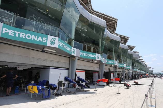 26.03.2015 - The pit lane Malaysian Grand Prix, Sepang 26 - 29 March 2015 