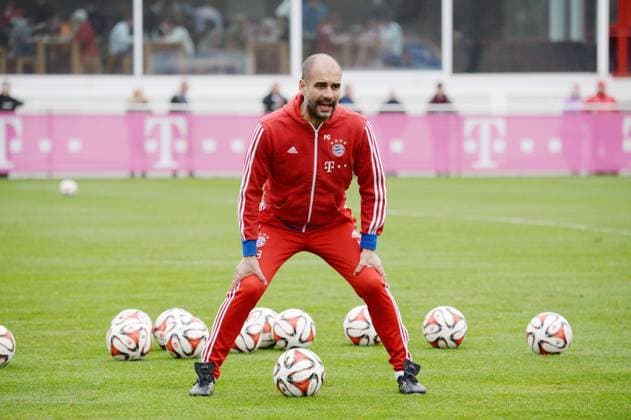 vl. Pep Guardiola ( FC Bayern Muenchen ) FC Bayern Muenchen - Training , Fussball, Saebener Strasse 26.03.2015 EP_avs