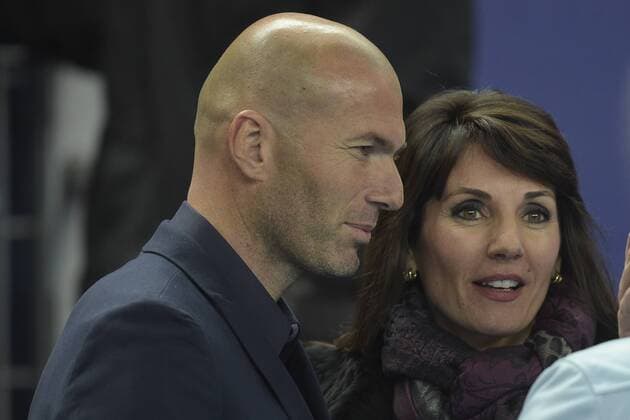 Zinedine Zidane mit Ehefrau Veronique Ehrung für mehr als 100 Länderspiele Frankreich 26 03 2015 JBAutissierx 