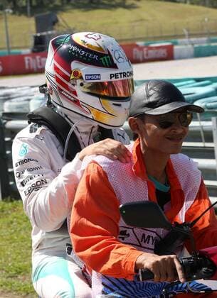 Lewis Hamilton; Mercedes Grand Prix, Ausfall, formula 1 GP, Malaysia in Kuala Lumpur Sepang 27.03.2015 Photo:mspb Thomas Melzer Lewis Hamilton; Ausfall, formula 1 GP, Malaysia