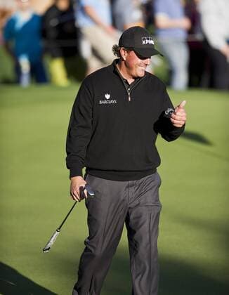 March 26, 2015: Phil Mickelson gives a thumbs up at the 18th hole Round 1 action Valero Texas Open at TPC San Antonio AT&T Oaks Course. San Antonio, Texas. PGA Golf Herren Golf 2015: Valero Texas Open MAR 26 - ZUMAc04_