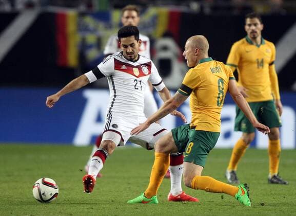 Fussball, Testspiel, Freundschaftsspiel, Saison 2014 2015, Herren, Deutschland, , 25.03.2015 deutsche Nationalmannschaft, Deutschland - Australien 2-2, v.l. Aktion, Zweikampf, Spielszene, action, Ilkay Gündogan, Deutschland, Aaron Mooy, Australien,