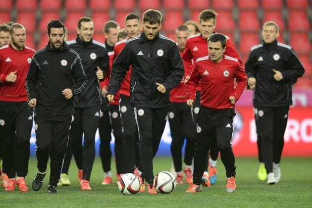 Valerijs Sabala of Latvia soccer team, center, practices during the training prior to the qualification match Czech Republic vs Latvia for the European Championships in Prague, Czech Republic, March 27, 2015. (CTKxPhoto MichalxKamaryt) CTKPhotoP201503270787501  kmt 2