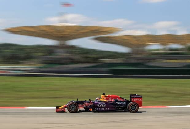27 March 2015: Daniel Ricciardo of Infiniti Red Bull Racing in action during friday free practice of the Formula 1 Petronas Malaysia Grand Prix held at Sepang International Circuit in Sepang, Malaysia. AUTO: MAR 27 Formula 1 - Malaysia Grand Prix Icon3781503278005 EDITORIAL USE ONLY