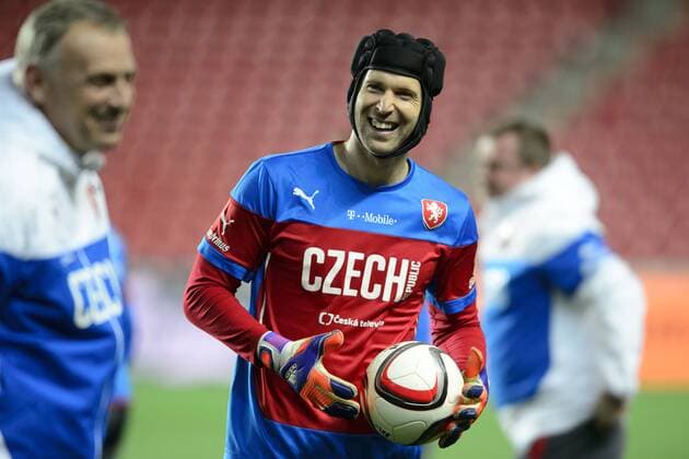 Czech soccer player Petr Cech smiles during the training prior to the qualification match Czech Republic vs Latvia for the European Championships in Prague, Czech Republic, March 27, 2015. (CTKxPhoto MichalxKamaryt) CTKPhotoP201503270878601  kmt 7