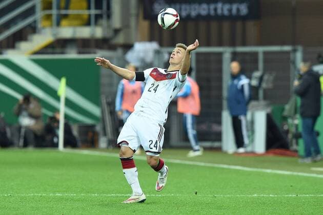 Fußball U21 U 21 Länderspiel Deutschland - Italien am 27.03.2015 in der Benteler-Arena in Paderborn Joshua Kimmich ( Deutschland )