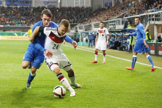 Andrea Belotti (U.S. Citta Di Palermo) im Zweikampf gegen Joshua Kimmich (RB Leipzig 24) Deutschland vs Italien, Fussball - U21 U 21 Freundschaftsspiel, 27.03.2015 , EP_JSE