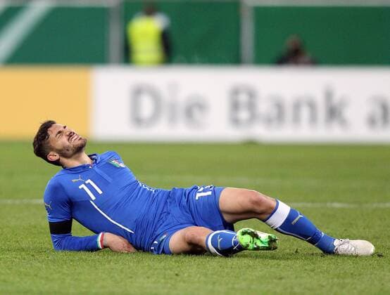 v.li.: Marcello Trotta (Italien) mit Schmerzen nach einem Foul, racked with pain Fussball, Testspiel, U 21-Männer, Deutschland - Italien, xmrx