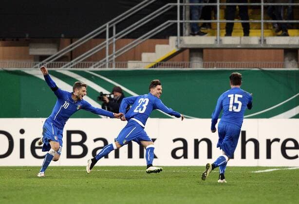 v.li.: Nr 23 Simone Verdi (Italien) mit Torjubel, celebrate the goal, goal celebration, Jubel über das Tor 1:2 Fussball, Testspiel, U 21-Männer, Deutschland - Italien, xmrx