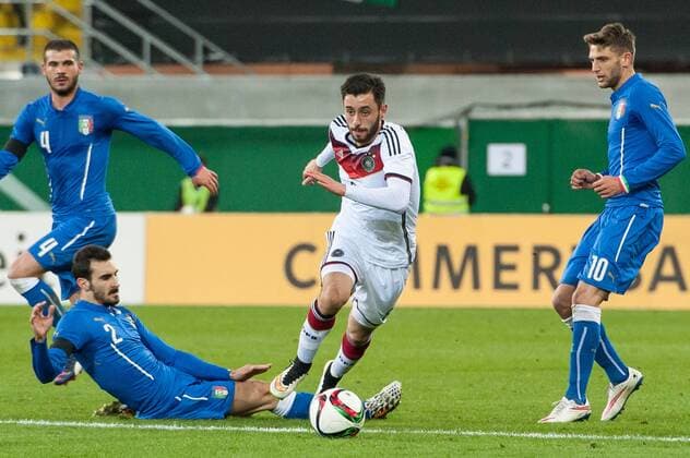 v.li.: Davide Zappacosta (Italien), Yunus Malli (Deutschland) am Ball, Fussball, Testspiel, U 21-Männer, Deutschland - Italien, xobx