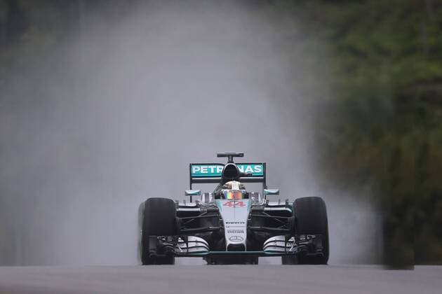 Motorsports: FIA Formula One World Championship WM Weltmeisterschaft 2015, Grand Prix of Malaysia, 44 Lewis Hamilton (GBR, Mercedes AMG Petronas Formula One Team), xHOCHxZWEIx