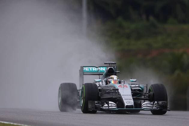 Motorsports: FIA Formula One World Championship WM Weltmeisterschaft 2015, Grand Prix of Malaysia, 44 Lewis Hamilton (GBR, Mercedes AMG Petronas Formula One Team), xHOCHxZWEIx