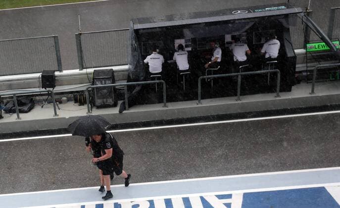 Unwetter beim Qualifying, formula 1 GP, Malaysia in Kuala Lumpur Sepang 28.03.2015 Photo:mspb Thomas Melzer Unwetter beim Qualifying; formula 1 GP, Malaysia