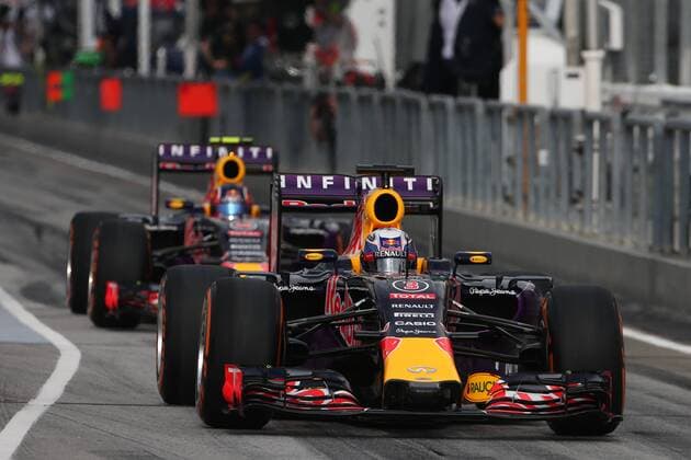 Motorsports: FIA Formula One World Championship WM Weltmeisterschaft 2015, Grand Prix of Malaysia, 3 Daniel Ricciardo (AUS, Infiniti Red Bull Racing), 26 Daniil Kvyat (RUS, Infiniti Red Bull Racing), xHOCHxZWEIx
