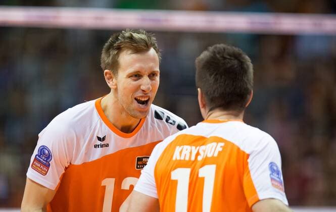 Berlin, Deutschland, 28.03.2015: Volleyball CEV Champions League Final 4 2015 - Halbfinale 1 BR Volleys - Zenit Kazan. Das Team der BR Volleys jubelt: v.l. Paul Carroll (BR Volleys 12), Martin Krystof (BR Volleys 11)