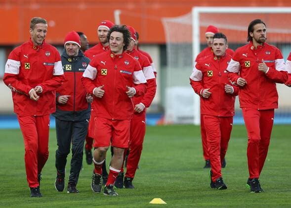 SOCCER - UEFA EURO EM Europameisterschaft Fussball 2016 quali, AUT vs BIH VIENNA,AUSTRIA,28.MAR.15 - SOCCER - UEFA European Championship EM Europameisterschaft 2016, European Qualifiers, OEFB international match Länderspiel Austria vs Bosnia and Herzegovina, training team AUT. Image shows Marc Janko, physical therapist Mike Steverding, Robert Almer, Julian Baumgartlinger, Zlatko Junuzovic and Martin Harnik (AUT). GEPAxpictures xChristianxOrt