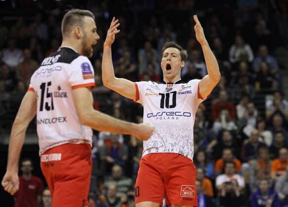 Berlin, Deutschland, 28.03.2015: Volleyball CEV Champions League Final 4 2015 - Halbfinale 2 PGE Skra Belchatow - Asseco Resovia Rzeszow. Jochen Schöps Schoeps (Rzeszow 10) und Russell Holmes (Rzeszow 15) jubeln