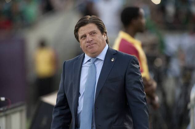 March 28, 2015 - Los Angeles, California, USA - 28 Mar 2015. Mexico defeated Ecuador, 1-0, in a friendly game held at the Los Angeles Coliseum. Pictured is Miguel Herrera, Mexican national team Nationalteam Manager. Mexico defeated Ecuador, 1-0 - ZUMAp124
