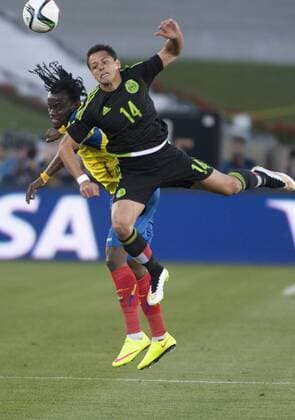 March 28, 2015 - Los Angeles, California, USA - 28 Mar 2015. Mexico defeated Ecuador, 1-0, in a friendly game held at the Los Angeles Coliseum. Pictured is Javier Chicharito Hernandez attempting a header. Mexico defeated Ecuador, 1-0 - ZUMAp124