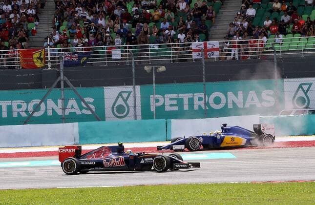 Marcus Ericsson, Sauber, F1 Team, Abflug, formula 1 GP, Malaysia in Kuala Lumpur Sepang 29.03.2015 Photo:mspb Thomas Melzer Crash Marcus Ericsson, formula 1 GP, Malaysia