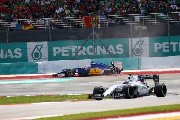 29.03.2015- Race, Crash, Marcus Ericsson (SUE) Sauber C34 Malaysian Grand Prix, Sepang 26 - 29 March 2015 