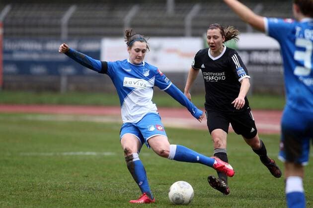 v.l. Christine Schneider (TSG 1899 Hoffenheim) , Giustina Ronzetti (Herforder SV) Zweikampf, Duell, duel, tackle, Aktion, Action Torschütze, scores the goal, Tor, Goal, Torerfolg, Aktion, Action Fussball, Allianz Frauen-Bundesliga, Herforder SV - TSG 1899 Hoffenheim xygx