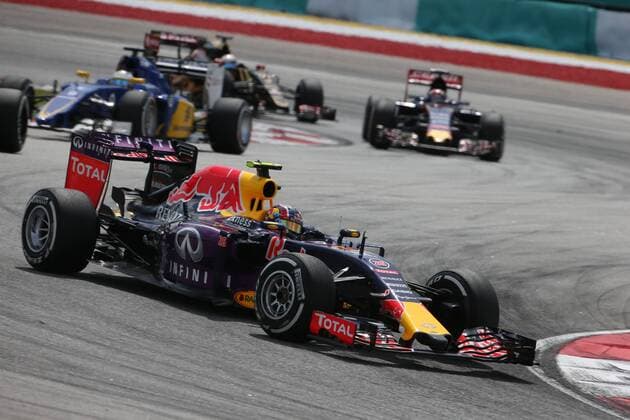 Motorsports: FIA Formula One World Championship WM Weltmeisterschaft 2015, Grand Prix of Malaysia, 26 Daniil Kvyat (RUS, Infiniti Red Bull Racing), xHOCHxZWEIx