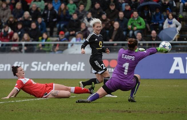 29.03.2015, xjhx, Fussball Champions League 1 4 Finale, 1.FFC Frankfurt - Bristol Academy WFC, v.l. Jasmine Matthews (Brystol WFC), Jessica Fishlock (1.FFC Frankfurt), Mary Earps (Brystol WFC)