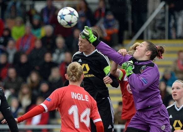 29.03.2015, xjhx, Fussball Champions League 1 4 Finale, 1.FFC Frankfurt - Bristol Academy WFC, v.l. Sophie Ingle (Brystol WFC), Kerstin Garefrekes (1.FFC Frankfurt), Mary Earps (Brystol WFC)