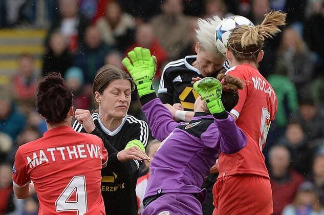 29.03.2015, xjhx, Fussball Champions League 1 4 Finale, 1.FFC Frankfurt - Bristol Academy WFC, v.l. Jasmine Matthews (Brystol WFC), Kerstin Garefrekes (1.FFC Frankfurt), Jessica Fishlock (1.FFC Frankfurt), Mary Earps (Brystol WFC), Grace McCatty (Brystol WFC)
