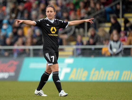 29.03.2015, xjhx, Fussball Champions League 1 4 Finale, 1.FFC Frankfurt - Bristol Academy WFC, v.l. Veronica Boquete (1.FFC Frankfurt) gibt Anweisungen, gestikuliert, mit den Armen gestikulieren gives instructions, gesticulate.