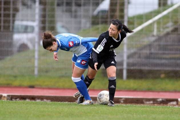 v.l. Lina Bürger (TSG 1899 Hoffenheim) , Danica Wu (Herforder SV) Zweikampf, Duell, duel, tackle, Aktion, Action Fussball, Allianz Frauen-Bundesliga, Herforder SV - TSG 1899 Hoffenheim xygx