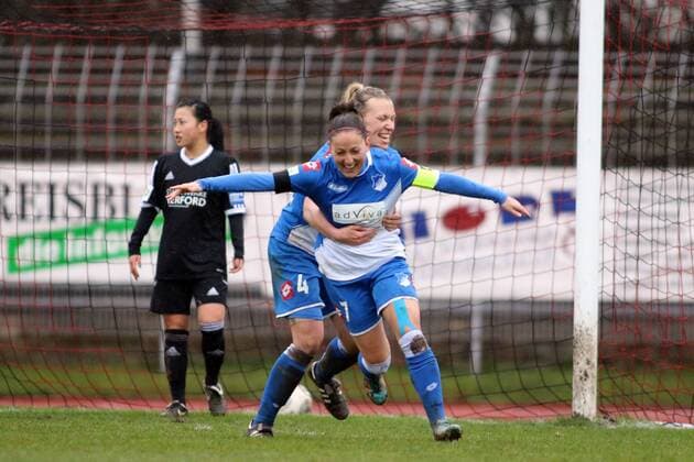v.l. Danica Wu (Herforder SV) , Kristin Demann (TSG 1899 Hoffenheim) , Martina Moser (TSG 1899 Hoffenheim) Torschütze, scores the goal, Tor, Goal, Torerfolg, Aktion, Action. Fussball, Allianz Frauen-Bundesliga, Herforder SV - TSG 1899 Hoffenheim xygx