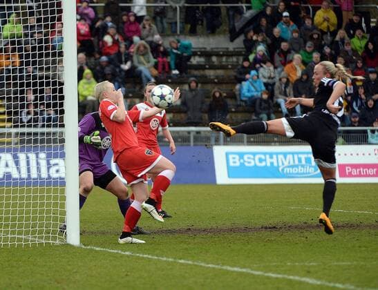 29.03.2015, xjhx, Fussball Champions League 1 4 Finale, 1.FFC Frankfurt - Bristol Academy WFC, v.l. Mary Earps (Brystol WFC), Lauren Townsend (Brystol WFC), Mandy Islacker (1.FFC Frankfurt) Goal scored, Tor zum 4:0