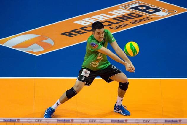 29.03.2015, Unter den Linden, Berlin Volleyball, 2015 CEV Volleyball Champions League, Final Four, Spiel Platz 3 4, BR Volleys (GER) vs. PGE Skra Belchatow (POL) Annahme Erik Shoji ( 2 Berlin) Libero