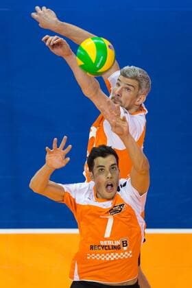 29.03.2015, Unter den Linden, Berlin Volleyball, 2015 CEV Volleyball Champions League, Final Four, Spiel Platz 3 4, BR Volleys (GER) vs. PGE Skra Belchatow (POL) Rob Johannes Bontje ( 17 Berlin), Zuspiel Kawika Shoji ( 7 Berlin)