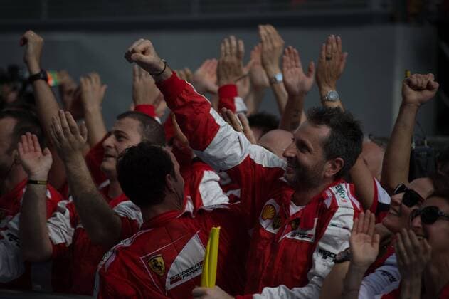 29.03.2015- Race, Mechanics Ferrari celebrates the Sebastian Vettel (GER) Scuderia Ferrari SF15-T victory. Malaysian Grand Prix, Sepang 26 - 29 March 2015 
