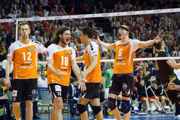 Paul Carroll, Francesco Di Marchi, Kawika Shoji und Felix Fischer , Berlin Recycling Volleys vs PGE Skra BELCHATOW, Champions League Final 4, Kleines Finale, Berlin, Max-Schmeling-Halle, 29.03.2015 EP_nwr