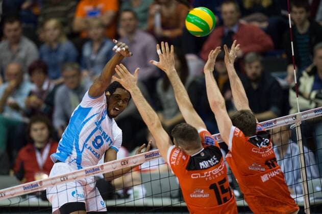 29.03.2015, Max Schmeling Halle, Berlin Volleyball, 2015 CEV Volleyball Champions League, Final Four, Finale, Zenit Kazan (RUS) vs. Asseco Resovia Rzeszow (POL) Angriff Wilfredo Leon ( 9 Kazan RUS) - Block Doppelblock Russel Holmes ( 15 Rzeszow), Jochen Schöps Schoeps ( 10 Rzeszow)