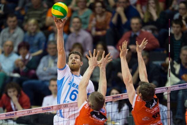 29.03.2015, Max Schmeling Halle, Berlin Volleyball, 2015 CEV Volleyball Champions League, Final Four, Finale, Zenit Kazan (RUS) vs. Asseco Resovia Rzeszow (POL) Angriff Evgeny Sivozhelez ( 6 Kazan RUS) - Block Doppelblock Piotr Nowakowski ( 4 Rzeszow), Jochen Schöps Schoeps ( 10 Rzeszow)